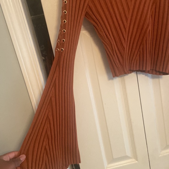 Fashion nova cropped sweater with large sleeves - Picture 5 of 7